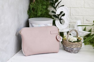 ガールズスタイリング、秋冬に馴染むピンク×ゴールドの肩掛け2WAYパソコンクラッチが登場