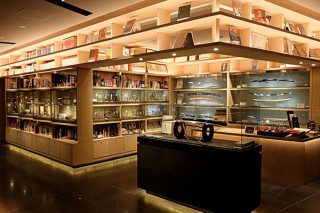 現代根付、蒔絵、煙管なども。「銀座 蔦屋書店」の“日本古美術品”売り場がスペースを拡大