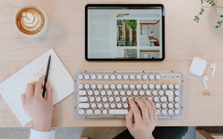 タイプライターのような打感と音の「AZIOレトロクラシック・コンパクトキーボード」が登場