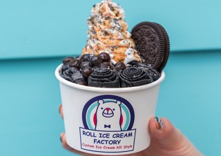 オレオやタピオカも！とことん黒尽くしで写真映えする「ブラックフライデーロールアイス」とは？