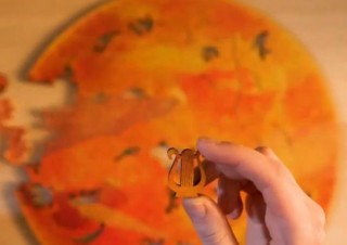 地球や火星などを組み上げる「惑星パズル」、パズル内に別のパズルの仕掛けも