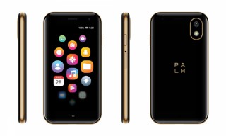FOX、クレジットカードサイズの小型スマホ「Palm Phone」のゴールドを発売