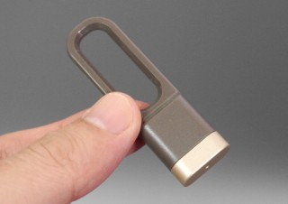 紛失防止を突き詰めるとこうなる？ 変わったカタチのUSBメモリ「ルループ」