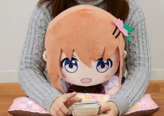 バンダイ、アニメ「ご注文はうさぎですか？？」のアームレスト付きPCクッションを発売