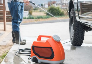 サンワサプライ、シガーソケットで使えるポータブルウォッシャーを発売