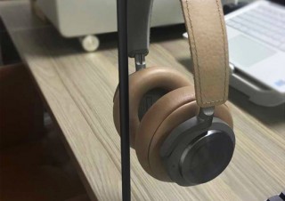 上海問屋、シンプルなデザインのアルミ合金製クランプ式ヘッドホンスタンドを発売