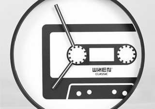 Gloture、カセットテープがモチーフのレトロデザインな壁掛け時計を発売