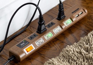 サンワダイレクト、部屋に馴染む木目調デザインのUSB充電対応電源タップ「700-TAP042」を発売