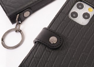 廃タイヤで作ったハードな男のiPhoneケース。サスティナブルブランドSEALより