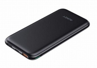 AUKEY、無線と有線両対応で3台同時充電もできる8000mAh Qi対応モバイルバッテリー発売