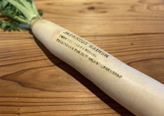 食べられるインクを活用した包装しない「脱プラスチック野菜直売所」のアイデア実証実験が開始