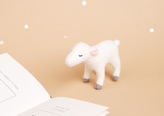 ひつじのぬいぐるみやカレンダーetc.人気絵本作家「M.B.ゴフスタイン」のグッズが発売スタート