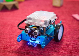 サンワサプライ、初めてのプログラミング体験に適したロボットキット「MB-MBOT1」を発売