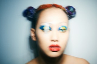 セレブのポートレイトなどを手掛けてN.Y.で活躍する更井真理氏の写真展「DELUSION × のぞき展」