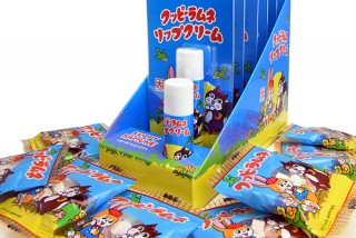 あのかわいい駄菓子がリップクリームに！香りも再現した「クッピーラムネリップクリーム」