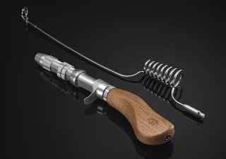 全長わずか48cm！ バネを利用したコンパクト釣り竿「CAST PACK」