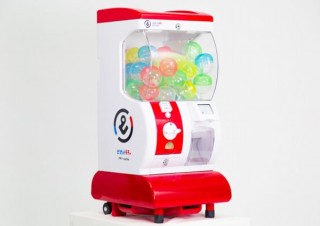 ガチャに小銭必要なし、QRコード決済対応のキャッシュレスガチャガチャが登場