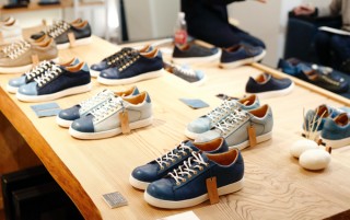 リペアしながら使い続ける「100年スニーカー」の魅力 ～ 親から子へ受け継がれるBluestoneのスニーカー ～