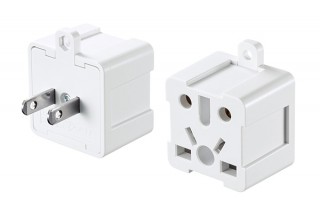 海外7種類のプラグ形状を日本で使用できる変換アダプタ「TR-AD6」。盗難防止ケーブルの設置も可能
