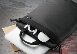 エレコム、内側起毛と撥水コーティングを施したノートPC用「インナーバッグ」発売