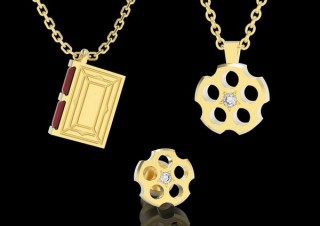 アニメ「サイコパス」から狡噛のリボルバーと槙島の赤い本モチーフのジュエリー登場