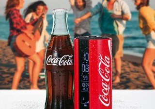 セイコークロック、「コカ・コーラ」デザインのBluetoothスピーカークロックを発売