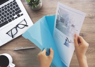 カバンでの持ち運びに便利な機能満載！コクヨから、インデックスホルダー「Glassele」が発売
