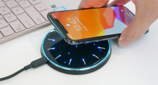 スマホ⇔PCのデータ交換ができるワイヤレス充電器「qico pad」