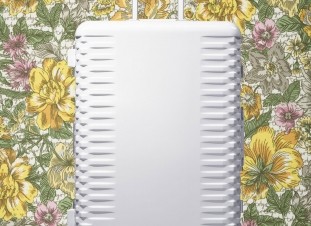 外は純白、中は華やか！プロテカより、リバティ社のプリントを内装に施した限定スーツケース発売