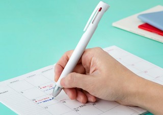 ゼブラ、筆記の振動を制御した書き心地の良い3色ボールペン「ブレン3C」発売へ