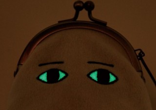 フェリシモ、「暗闇で目が光る　小さなメジェドさま がま口」プレゼントキャンペーン