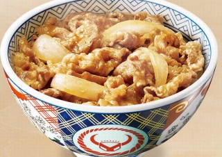 牛丼をスマホから注文してお店で待たずに受け取り、吉野家が「スマホオーダー」開始