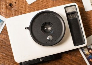 “エモさ”は突然に、アナログで味があるインスタントカメラ「Pixtoss」発売