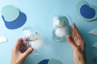 アイワ工業、飲み物を注ぐとペンギンが姿を見せるグラスを発売