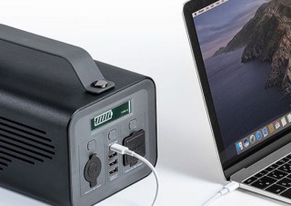 最大150W出力でコンセント・USB-C/A・シガーソケットを備える「大容量ポータブル電源」