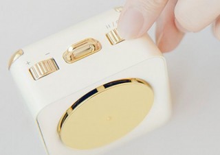 レコードプレーヤー風のレトロデザインなワイヤレスミニスピーカー「M1」