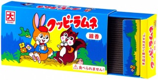 斬新すぎるコラボ！駄菓子の「クッピーラムネ」がお線香になって登場
