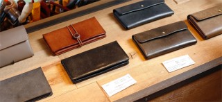 アンティークのように育つ「safuji」のやさしい革財布 ～ 霧のかかった本革とミニマムデザインの魅力  ～