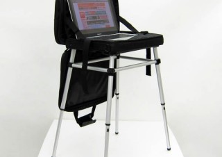 サンコー、脚付きの「デスク内蔵ノートPCバッグ」を発売
