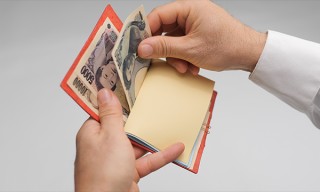 コピー用紙をメモ帳としてセットできる！ コンパクト財布「本革メモウォレット」