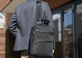 満員電車でも肩掛け化することで邪魔になりにくい「ビジネスリュック」販売開始