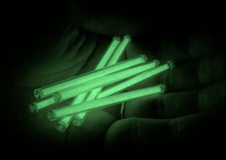 ブリッジウェル、夜釣りなどに役立つ電池不要で何度でも使えるグローライトを発売