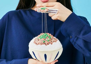 ねば～っと伸びて改札タッチ！「ネバネバ納豆パスケース」発売