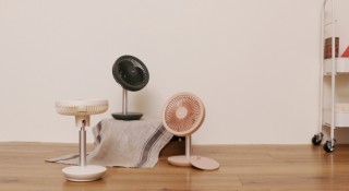 阪和、充電スタンドを搭載した小型のコードレスリビングファンを発売