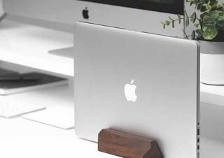 Gloture、ノートPCを立てて収納できる木製スタンドを発売