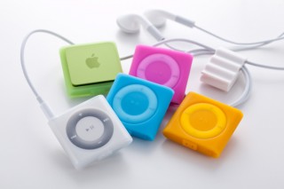 トリニティ、カラフルなiPod shuffle専用シリコンケースセット