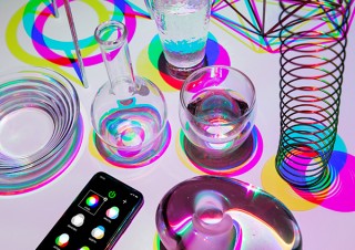 スマホアプリで影の色をデザインする新感覚LED照明「RGB_Light」