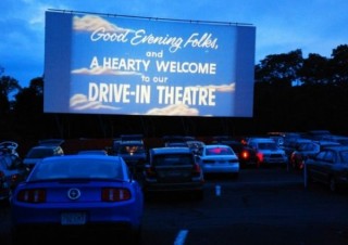 今こそ車の中で安心な「ドライブインシアター」の復活を、47都道府県で開催へ