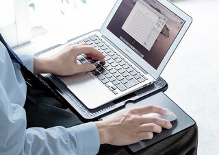 出先でもソファーでも。マウスパッド付きひざ上テーブル「200-HUS011」発売