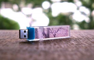 ヴィレヴァン、儚げな満開の桜が美しいUSBメモリを発売